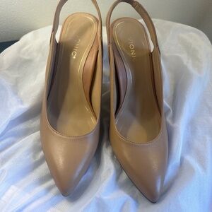 Vionic nude pointed sling back heels SZ 7.5